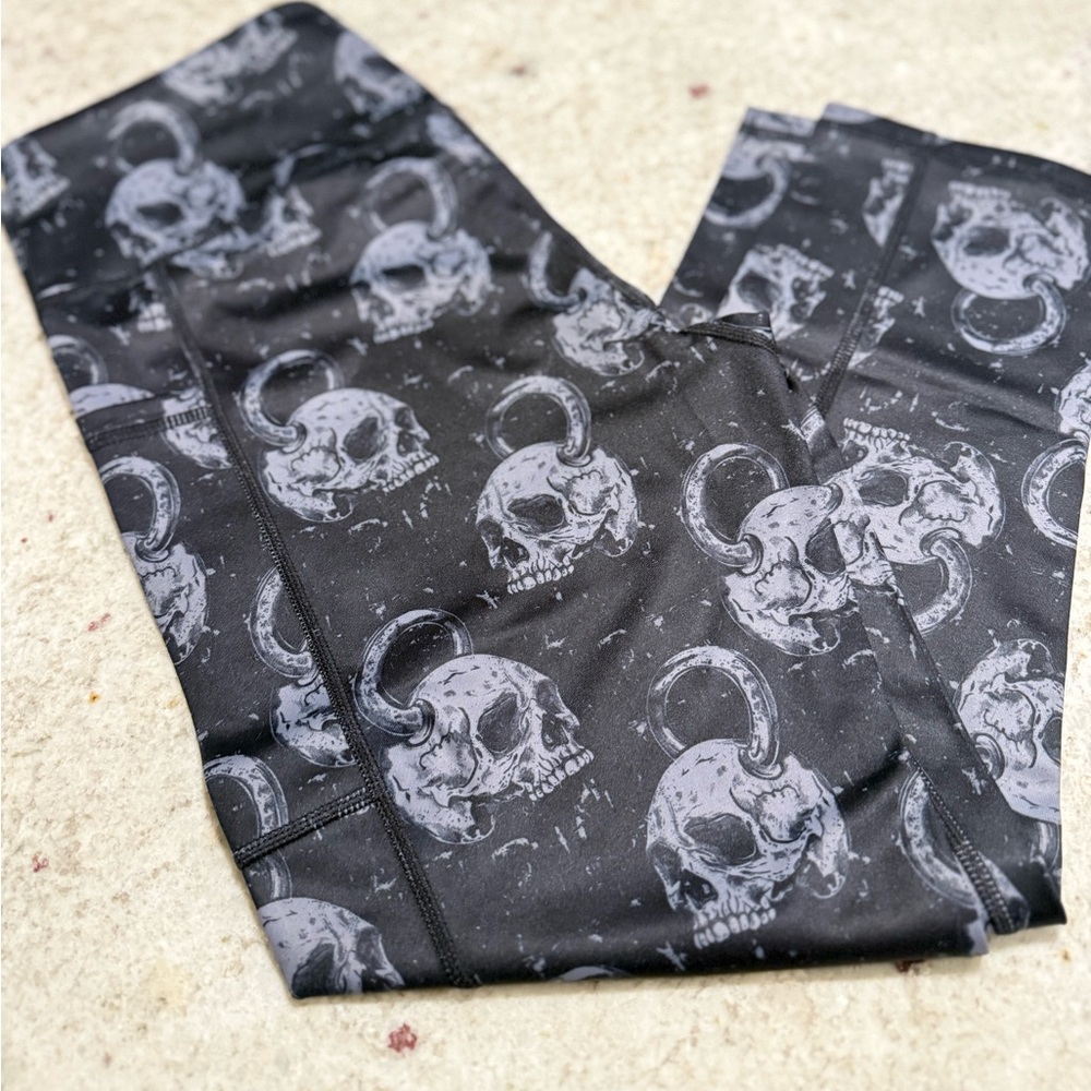 🖤 Constantly Varied Gear (CVG) “Deadweight” Leggings – Size M capri. NIP
